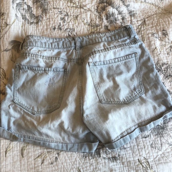 Ripped denim shorts - Picture 2 of 2